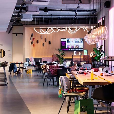 Moxy Outletcity Metzingen Метцинген Экстерьер фото