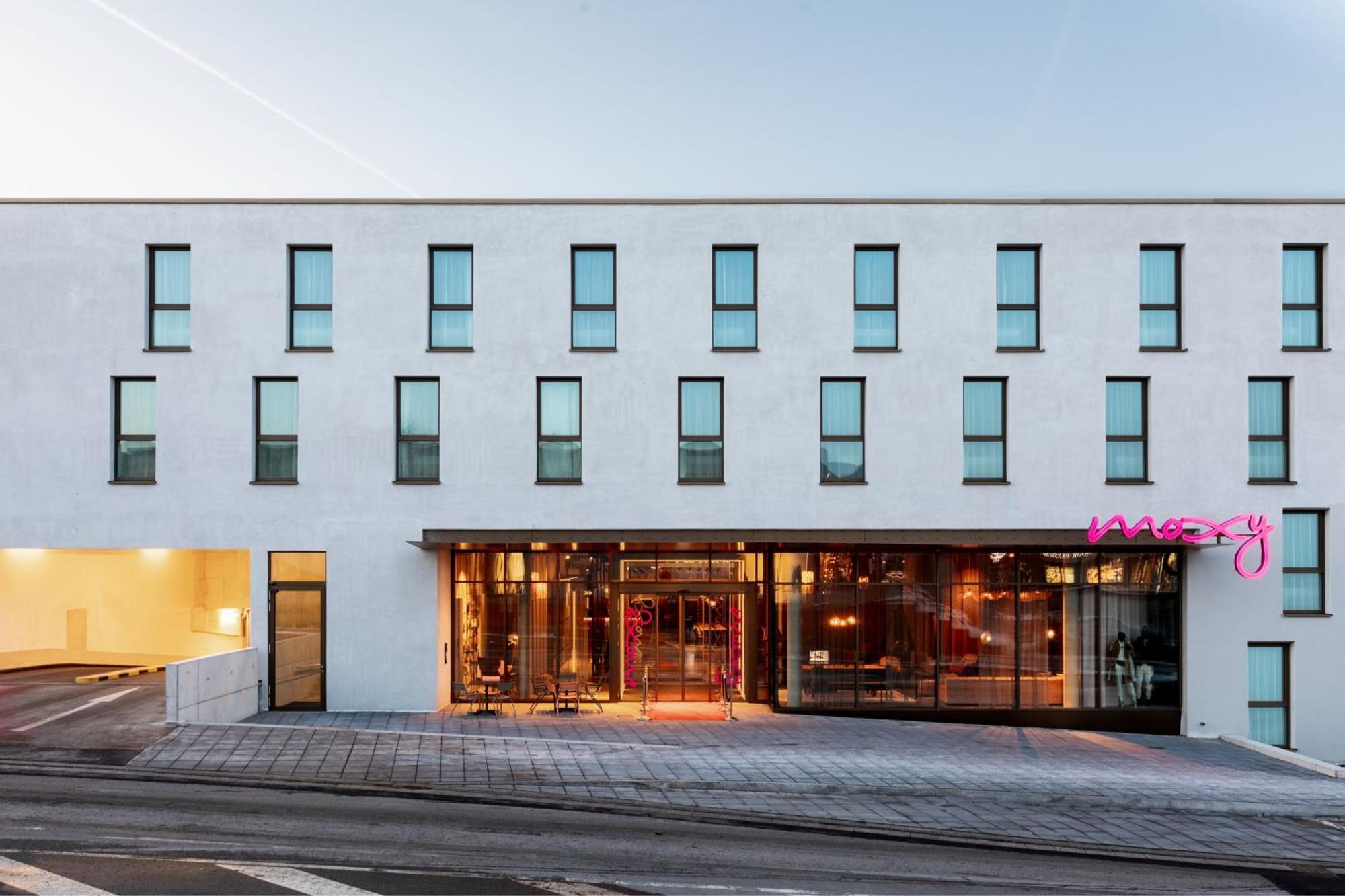 Moxy Outletcity Metzingen Метцинген Экстерьер фото