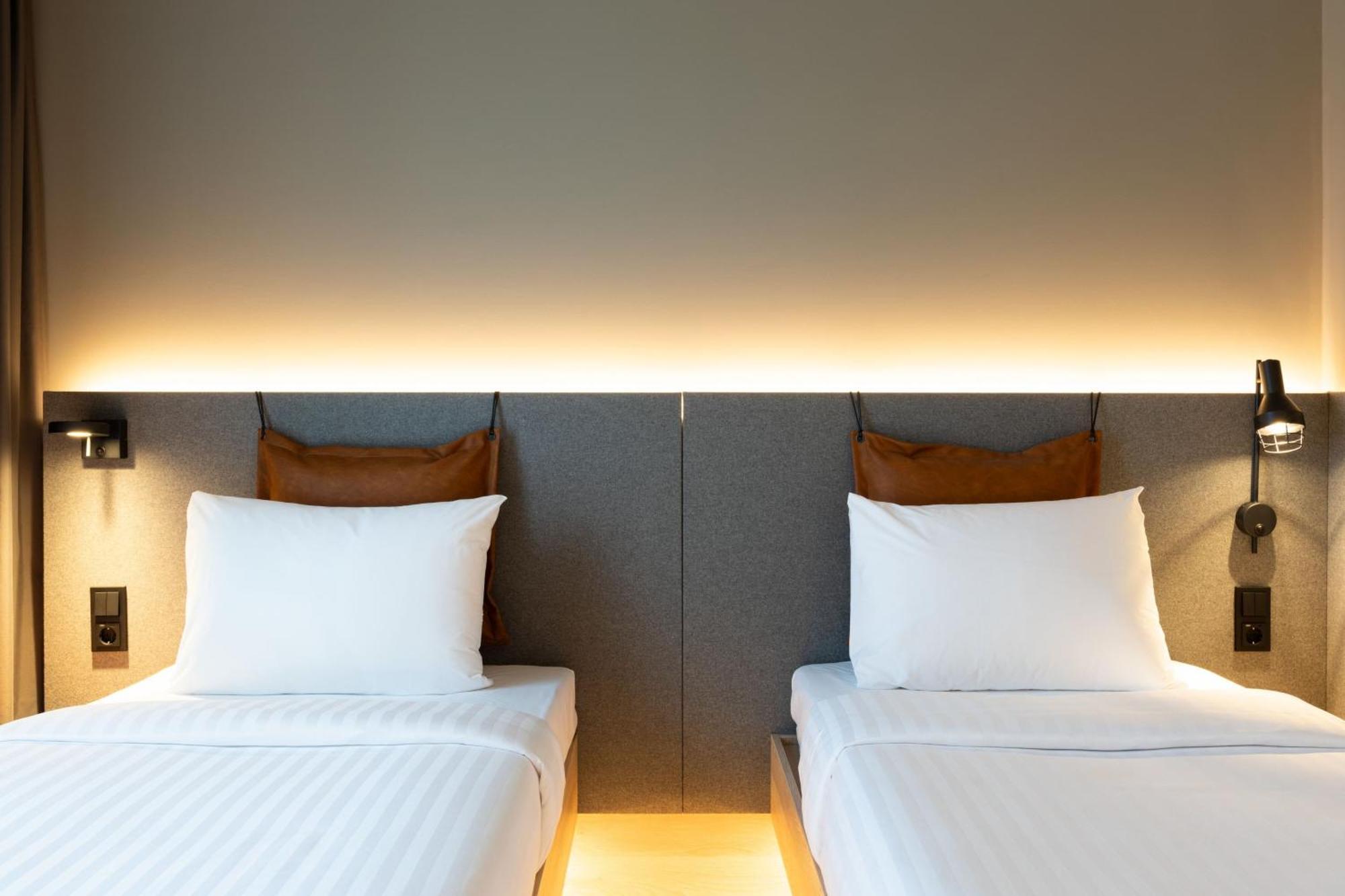 Moxy Outletcity Metzingen Метцинген Экстерьер фото