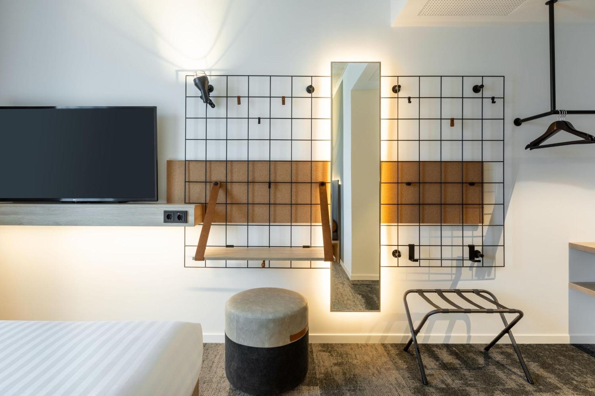 Moxy Outletcity Metzingen Метцинген Экстерьер фото