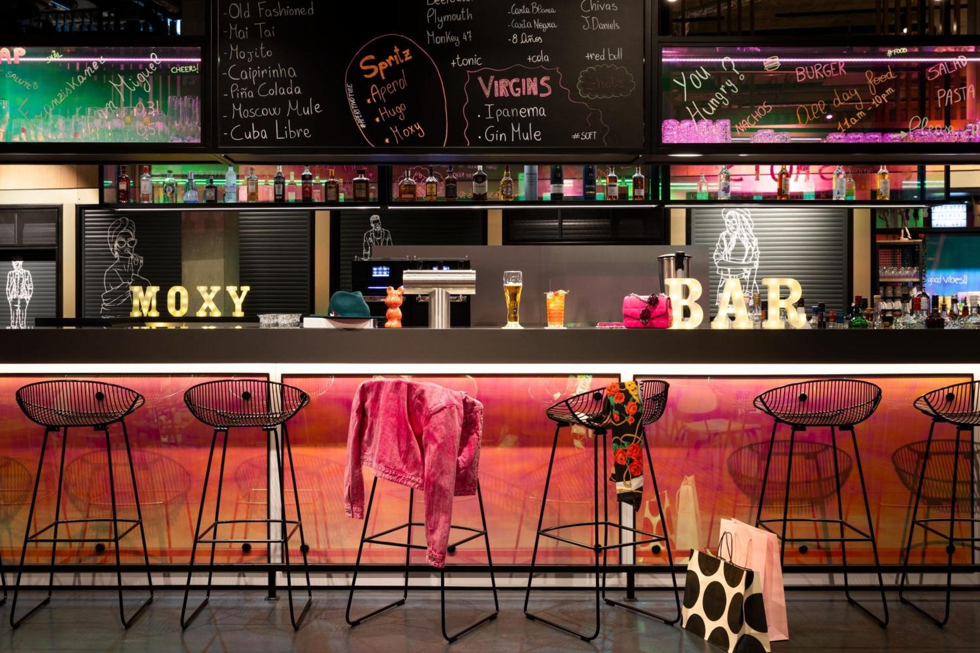 Moxy Outletcity Metzingen Метцинген Экстерьер фото