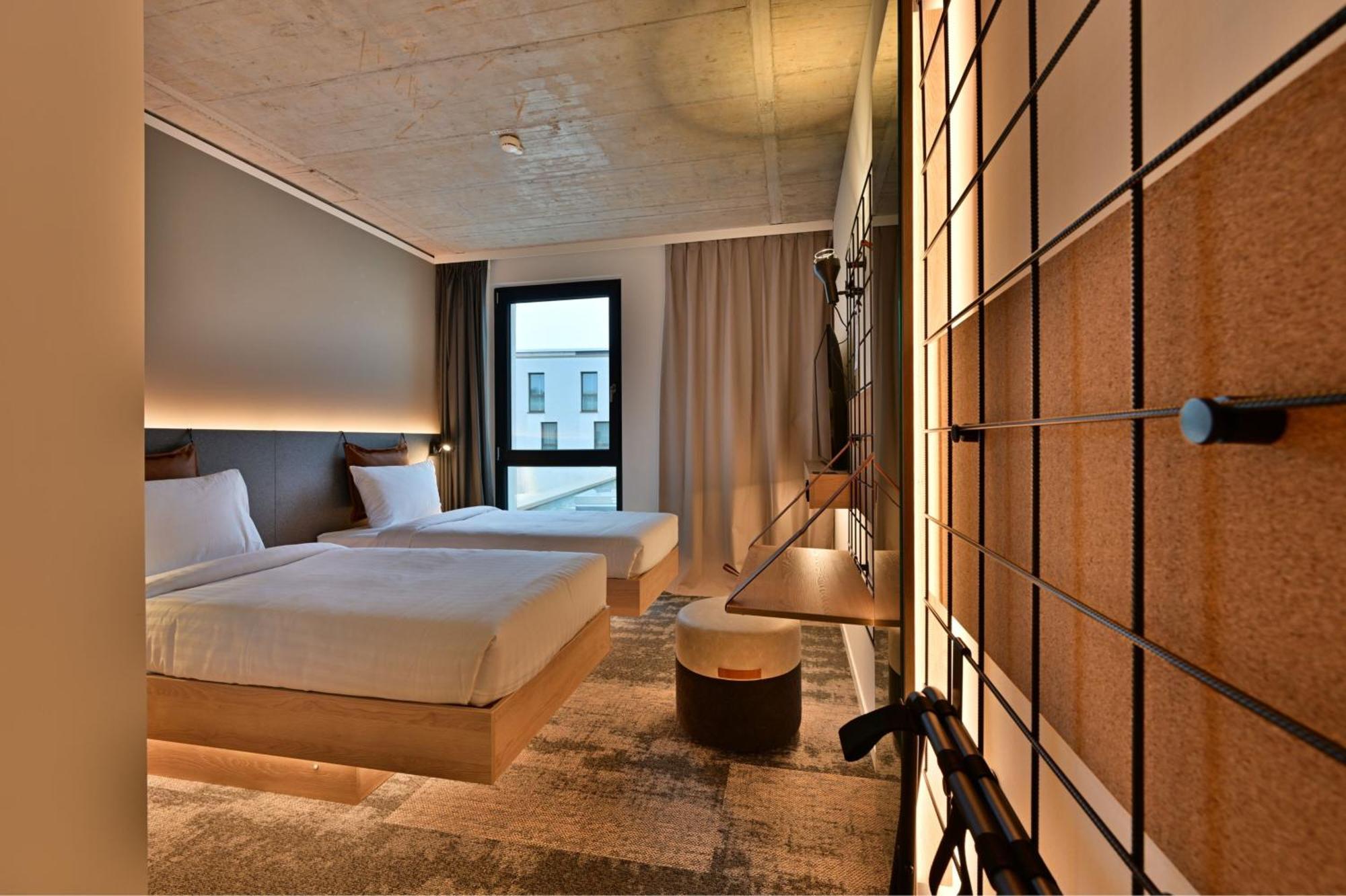 Moxy Outletcity Metzingen Метцинген Экстерьер фото