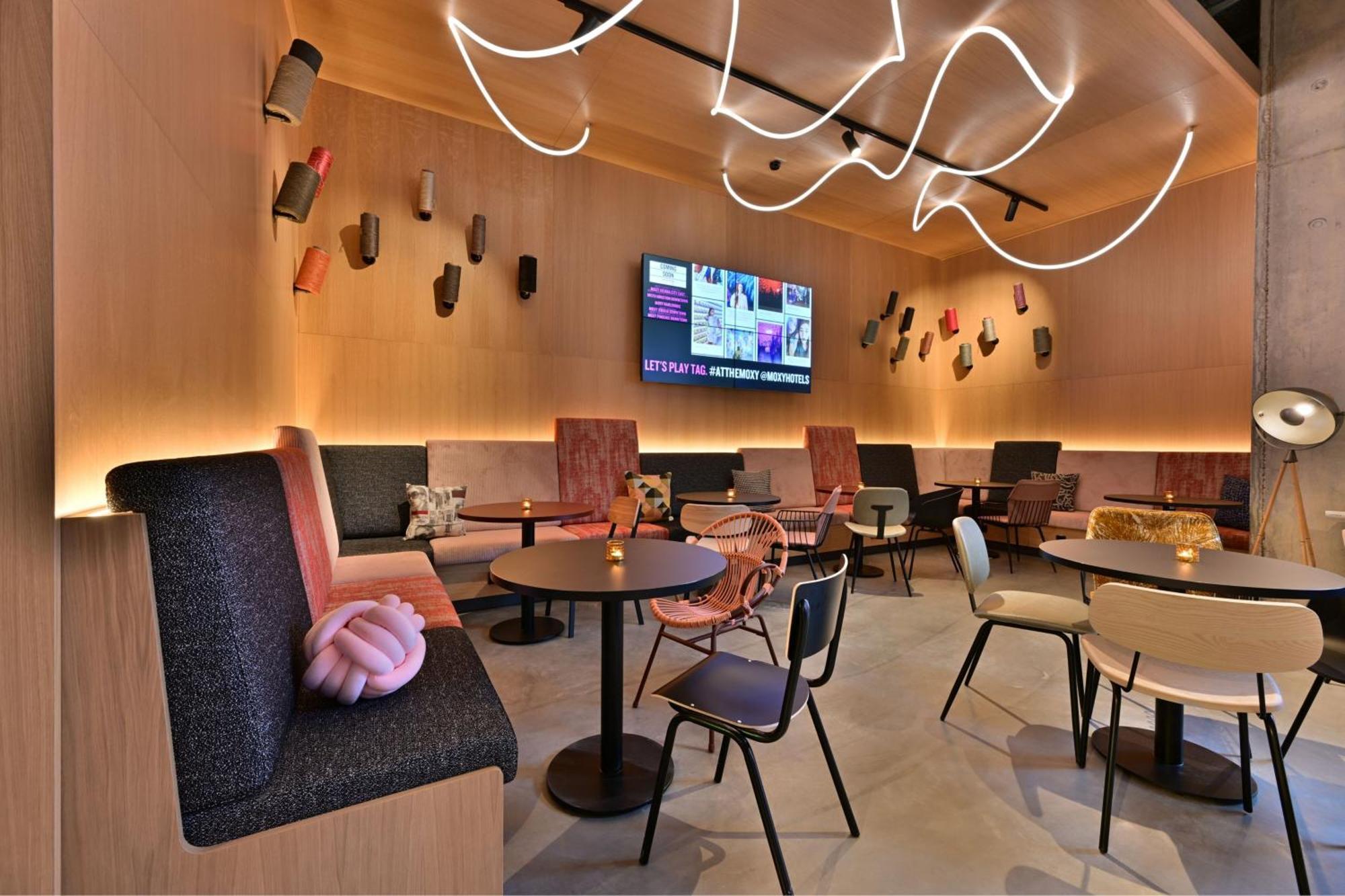 Moxy Outletcity Metzingen Метцинген Экстерьер фото
