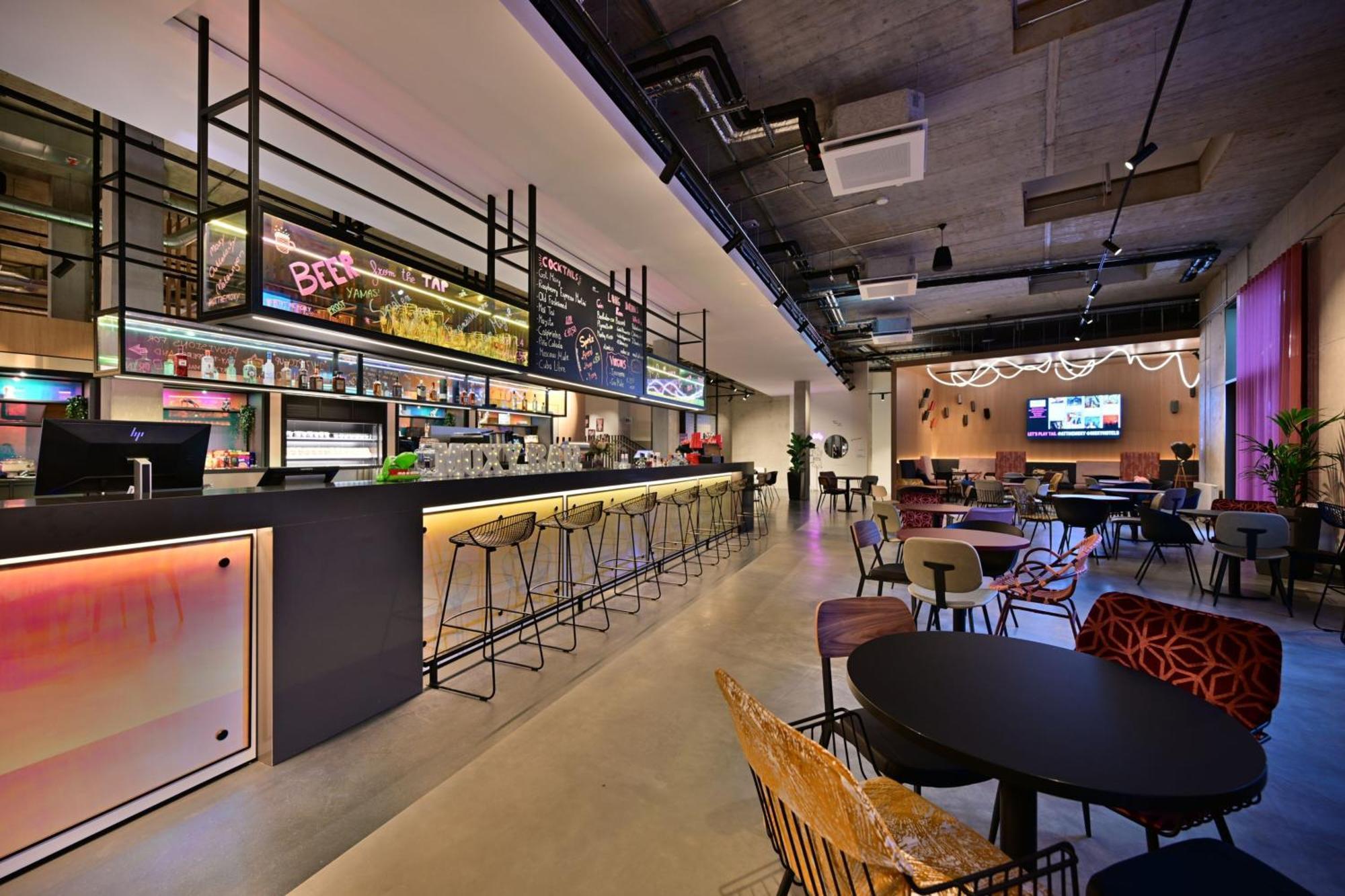 Moxy Outletcity Metzingen Метцинген Экстерьер фото