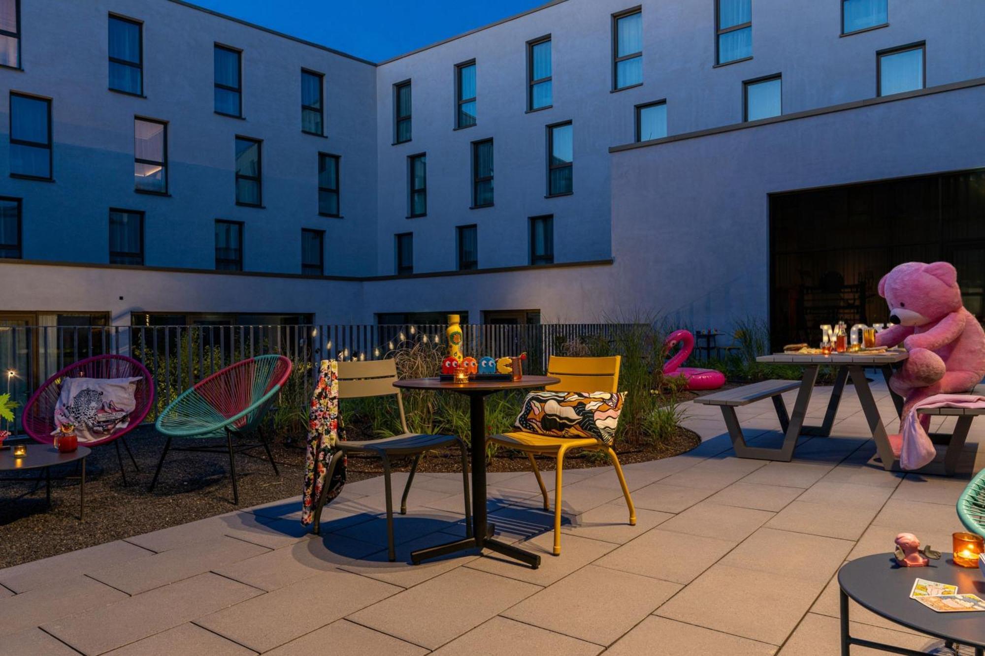 Moxy Outletcity Metzingen Метцинген Экстерьер фото